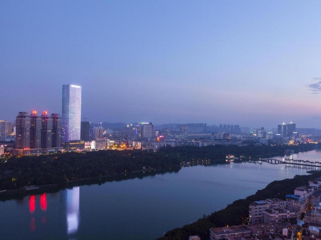 Ming Du Lakeside Hotel หนานหนิง ภายนอก รูปภาพ