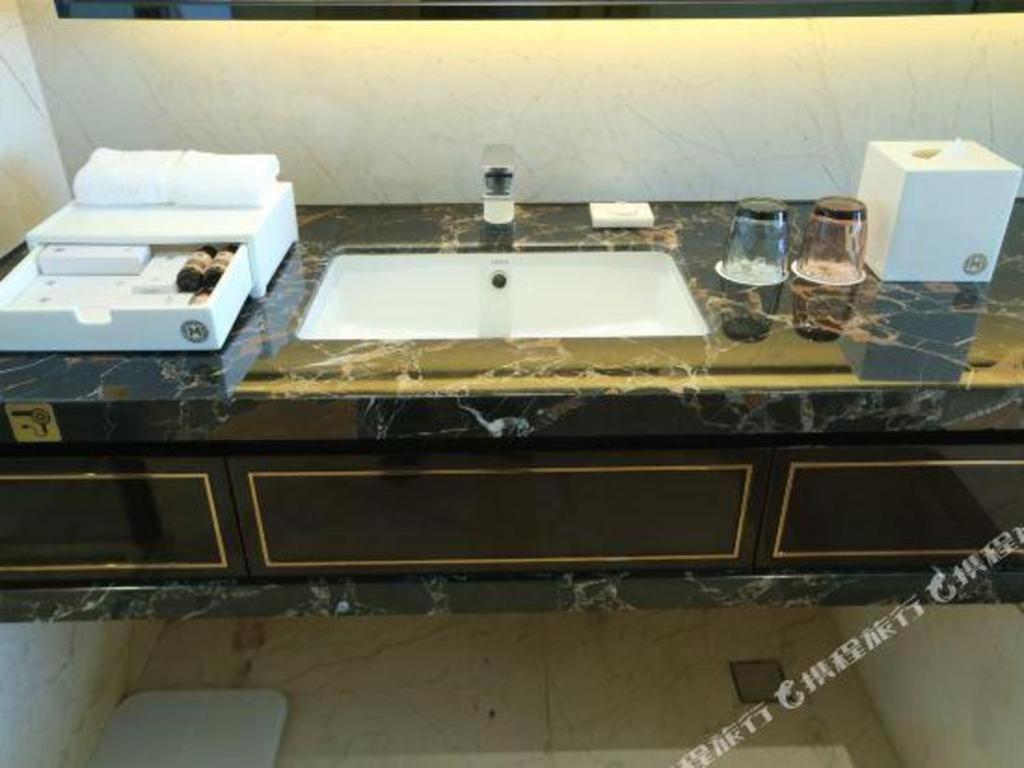 Ming Du Lakeside Hotel หนานหนิง ภายนอก รูปภาพ